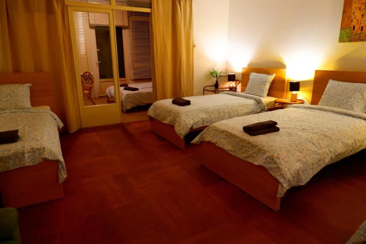 Rooms Udolni - Cerveny Kostel Brno Hostel